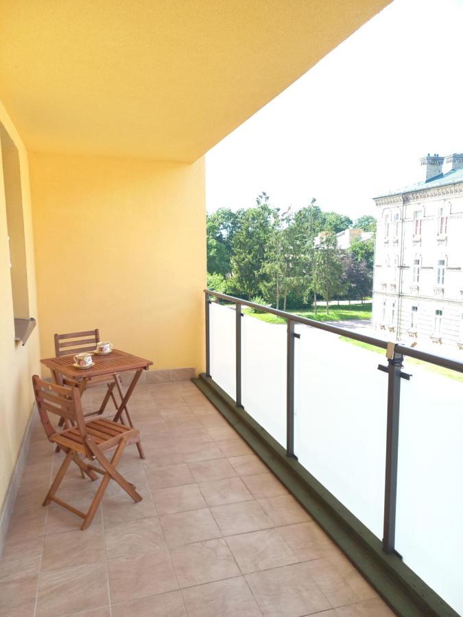 Ladne Mieszkanie W Przyjaznej Okolicy - In A Friendly Neighborhood Apartment *